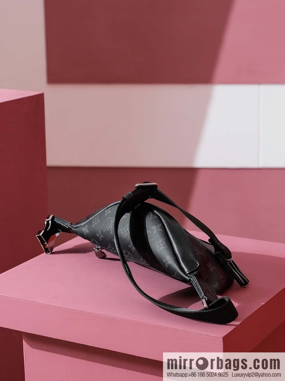 LV Discovery Bumbag PM M46035