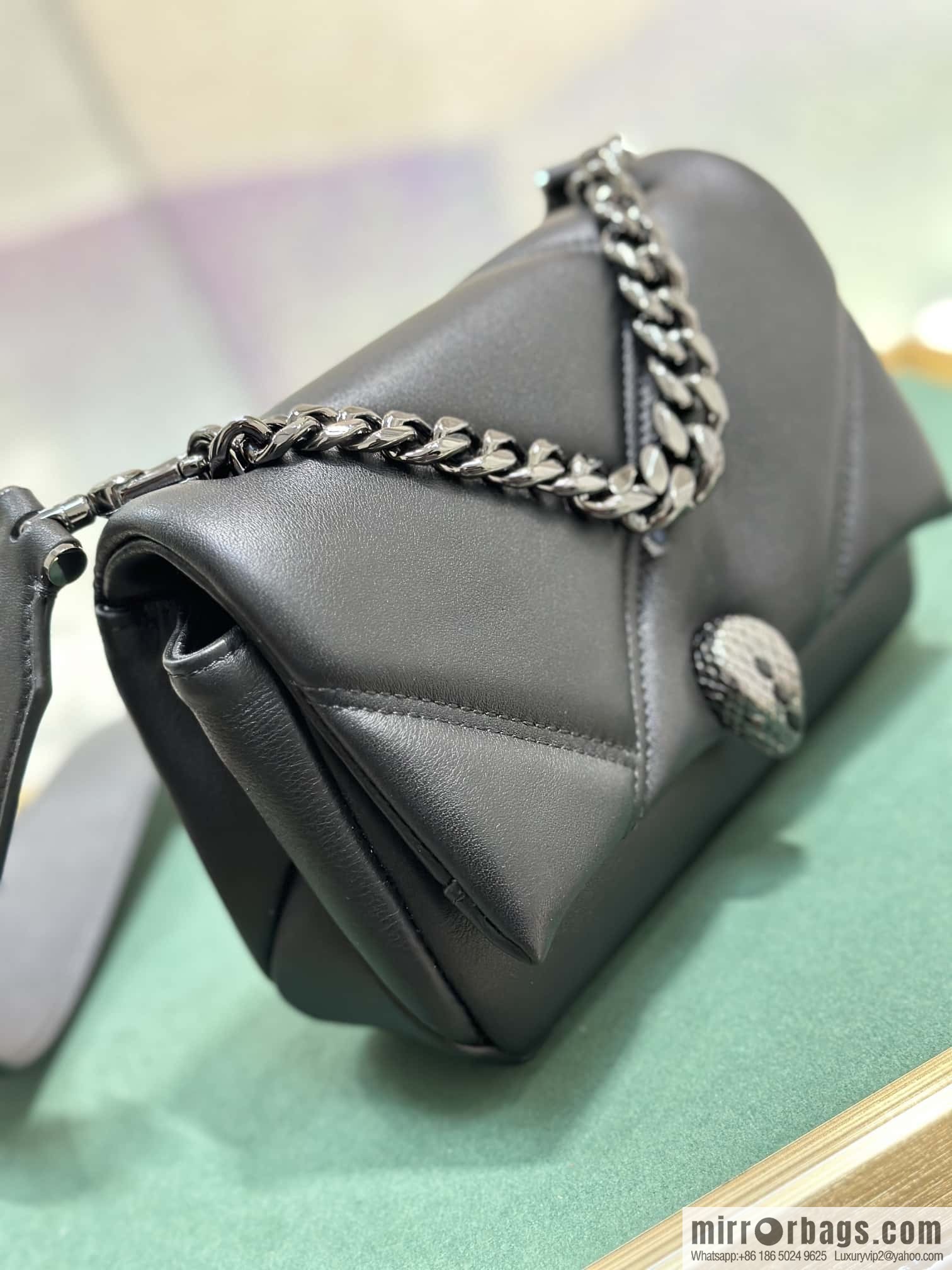 BVLGARI Bulgari SERPENTI CABOCHON series mini crossbody bag Model: 291085