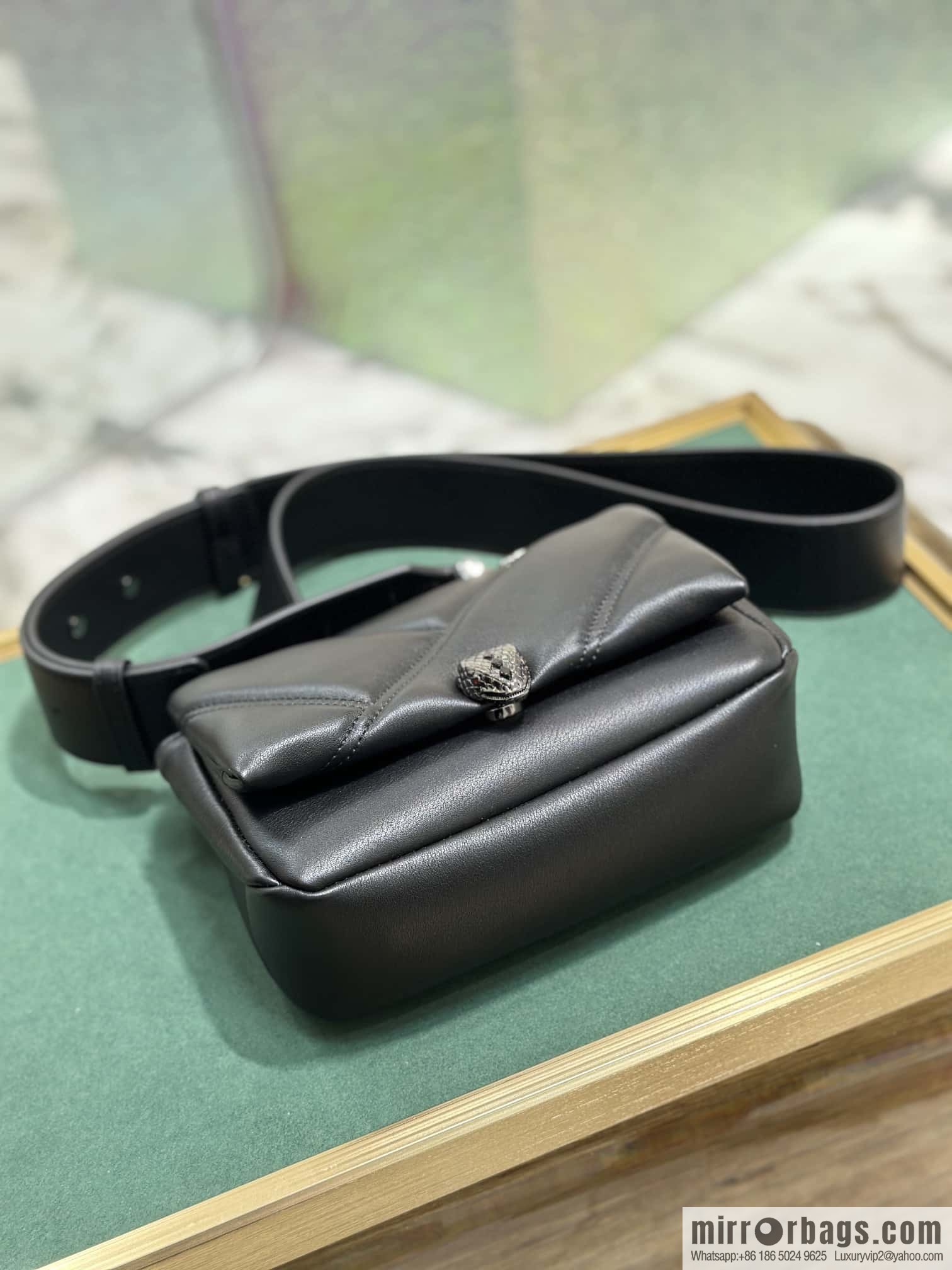 BVLGARI Bulgari SERPENTI CABOCHON series mini crossbody bag Model: 291085