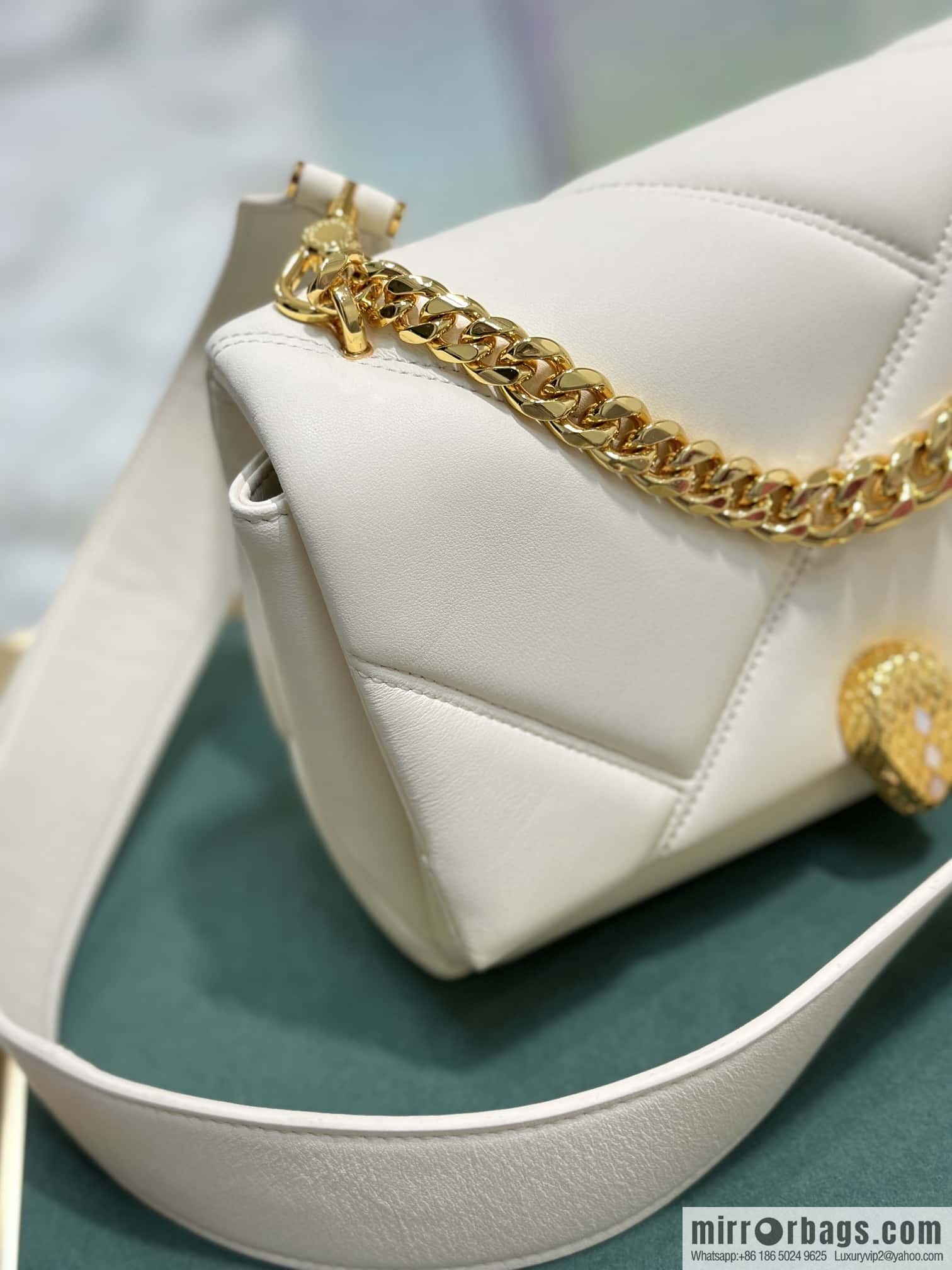 BVLGARI Bulgari SERPENTI CABOCHON series mini crossbody bag Model: 291088