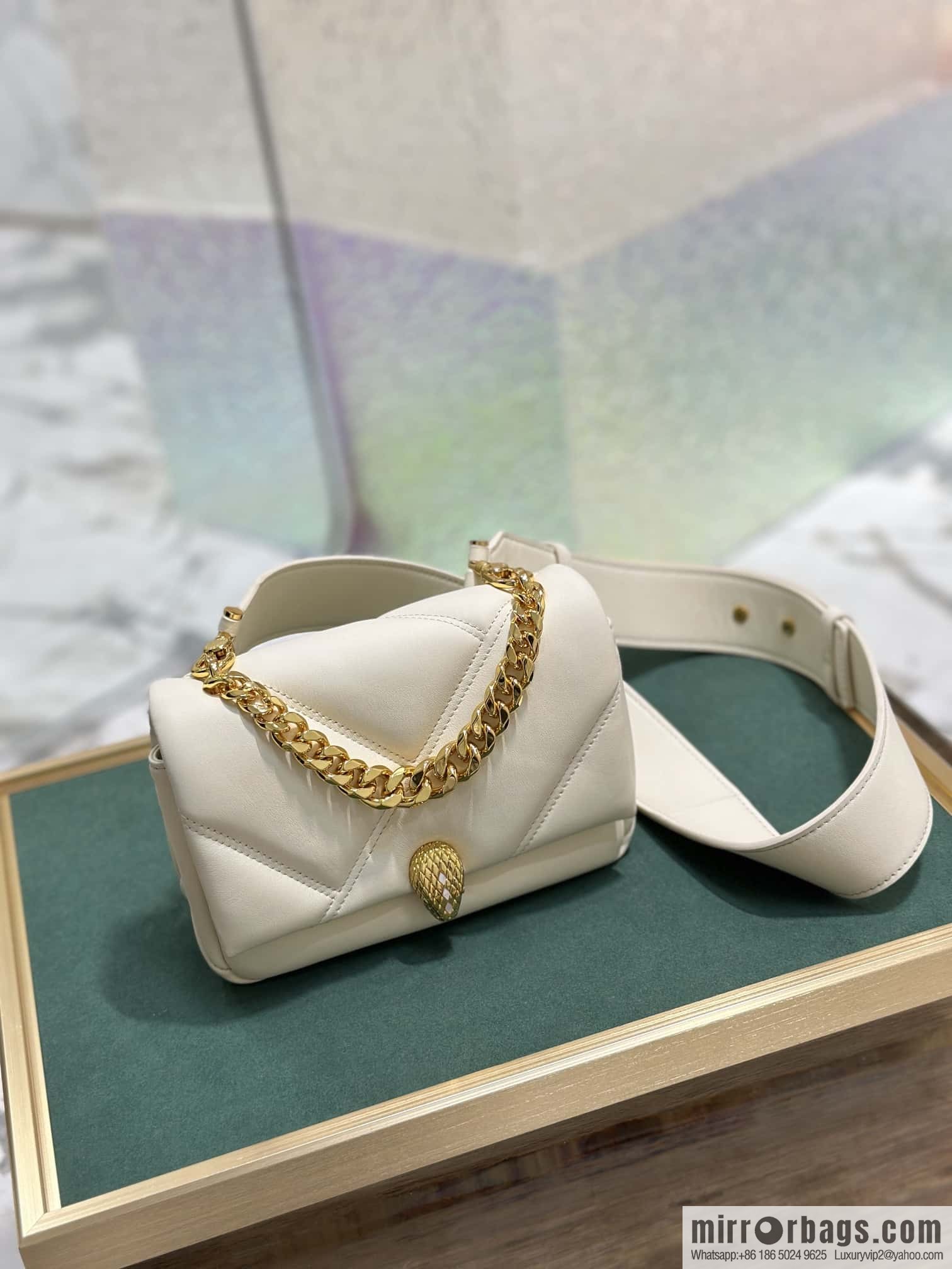 BVLGARI Bulgari SERPENTI CABOCHON series mini crossbody bag Model: 291085