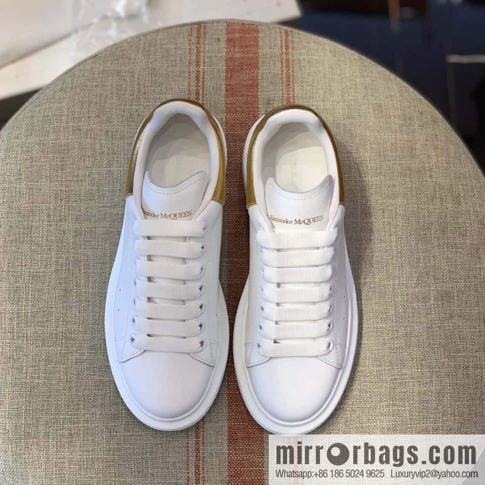 Alexander McQueen Alexander McQueen gold leather tail, the same sneaker for men and women