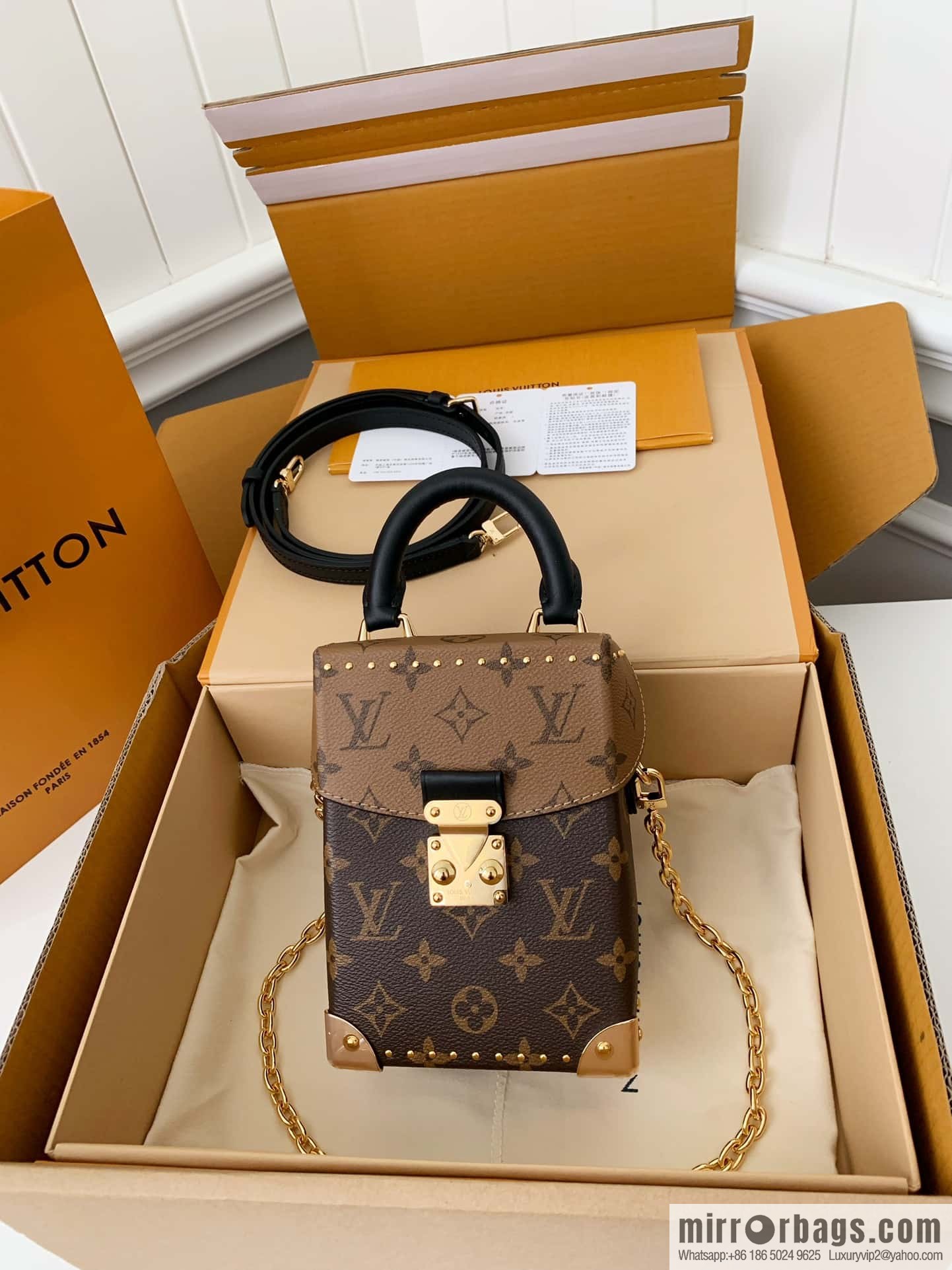LV M82465 Camera Box