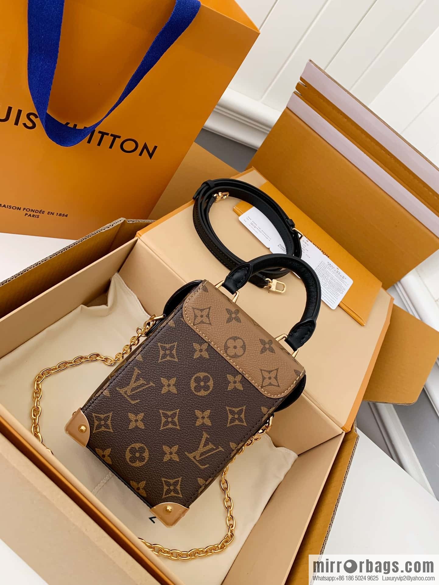 LV M82465 Camera Box