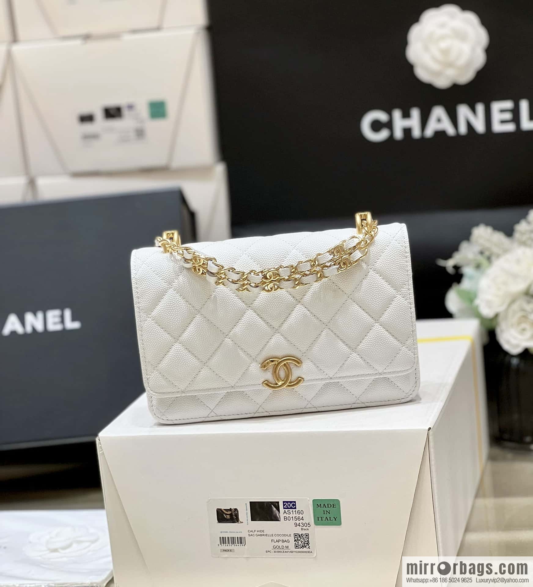 CHANEL 22k autumn and winter high-end ready-to-wear collection, lychee leather woc AP3019 white