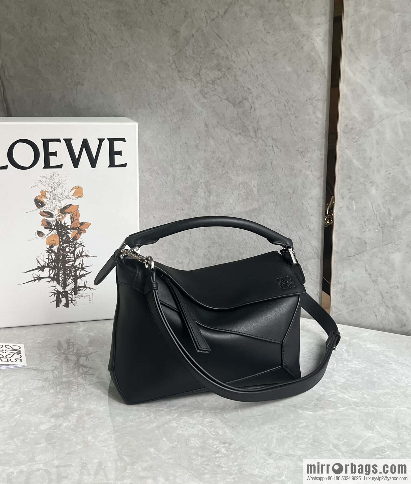 LOEWE Puzzle 24CM bag leather small geometric bag 0681 black