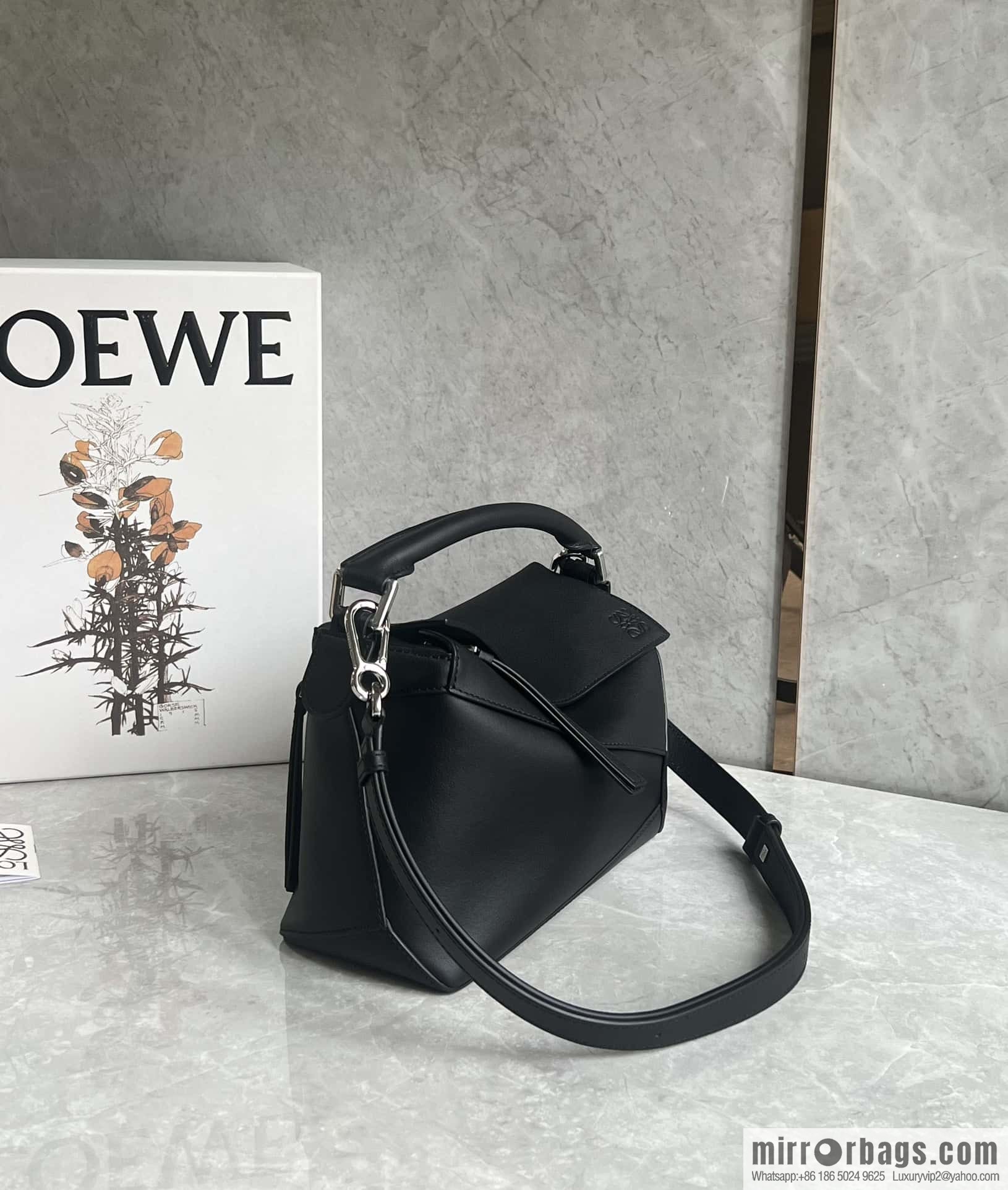 LOEWE Puzzle 24CM bag leather small geometric bag 0681 black