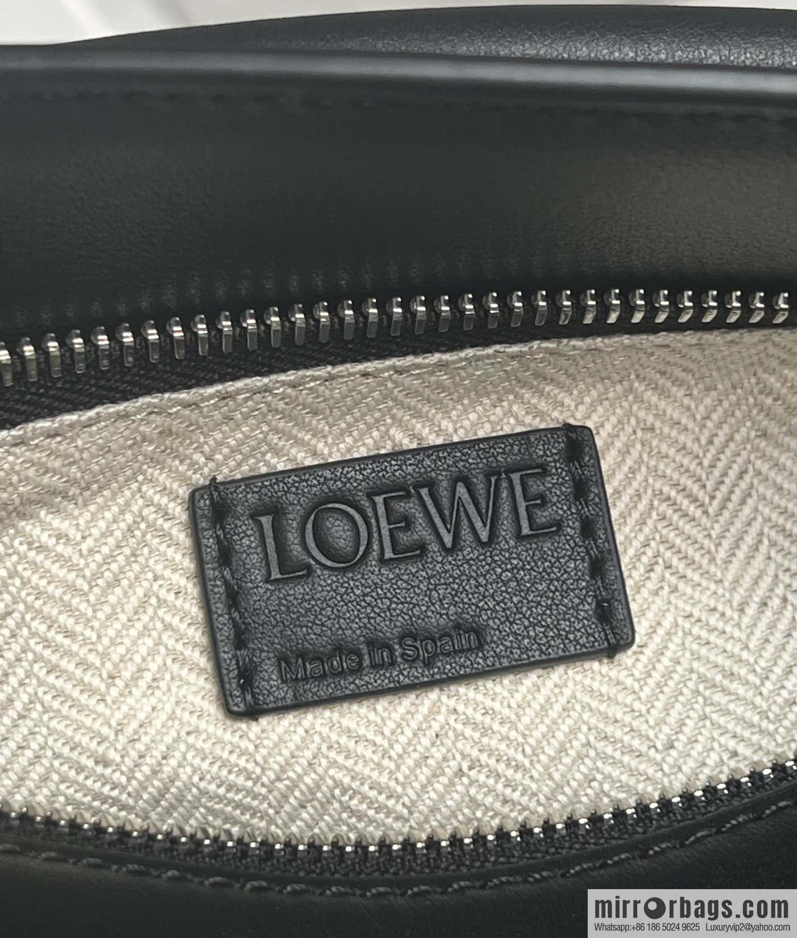 LOEWE Puzzle 24CM bag leather small geometric bag 0681 black