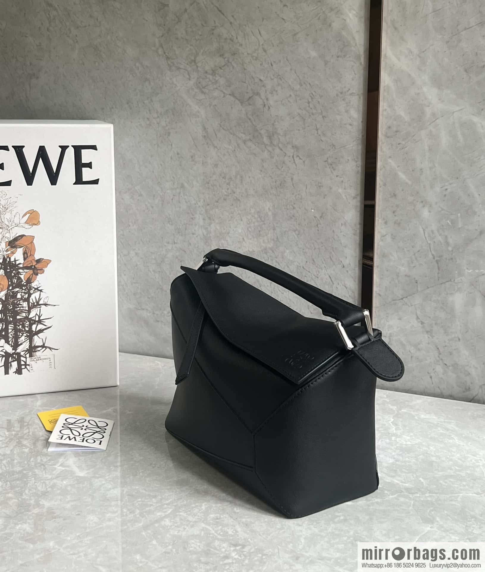 LOEWE Puzzle 24CM bag leather small geometric bag 0681 black
