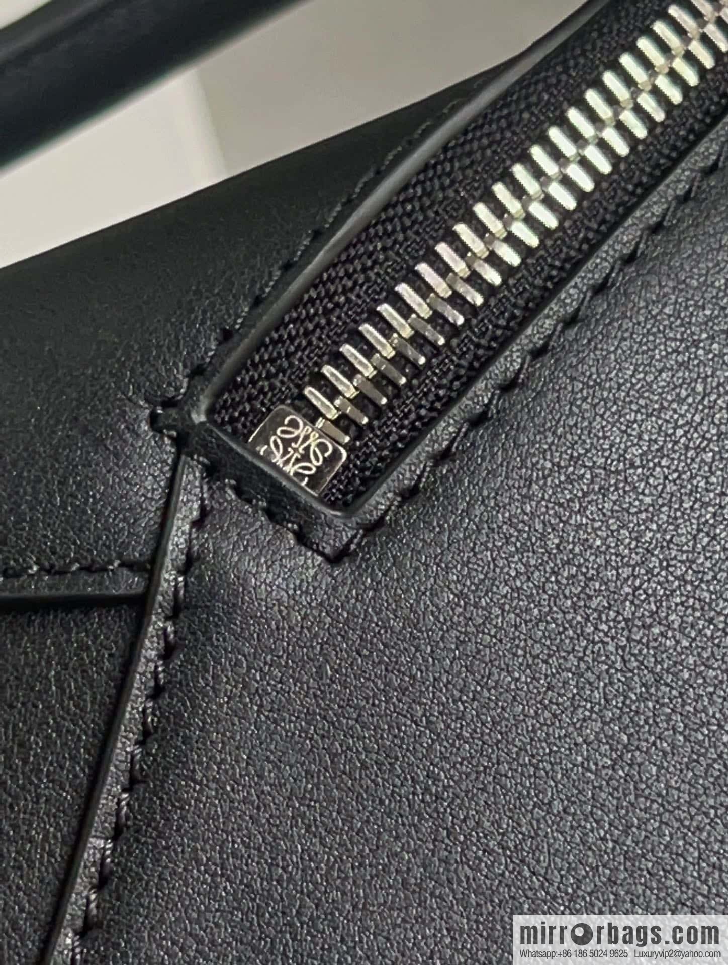 LOEWE Puzzle 24CM bag leather small geometric bag 0681 black