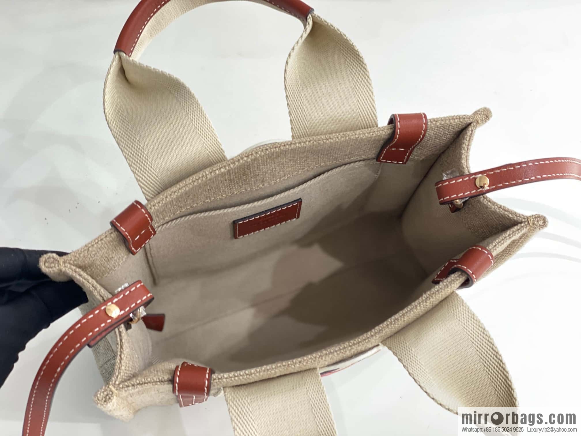 Chloe x My Melody joint, small Melody tote bag 26.5CM.
