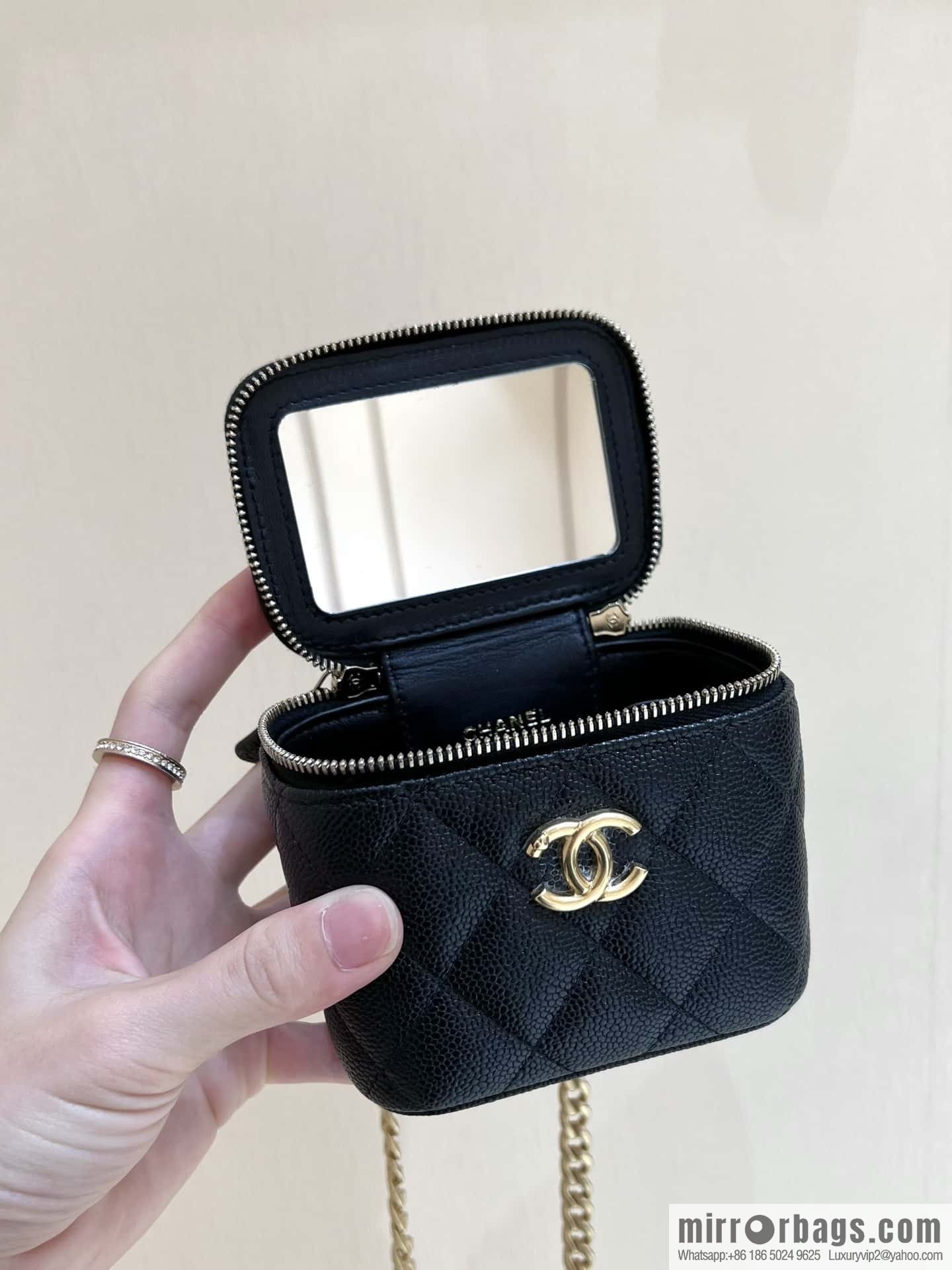 CHANEL 23P spring and summer trailer series, love adjustment buckle big popular lipstick bag AP3203 black