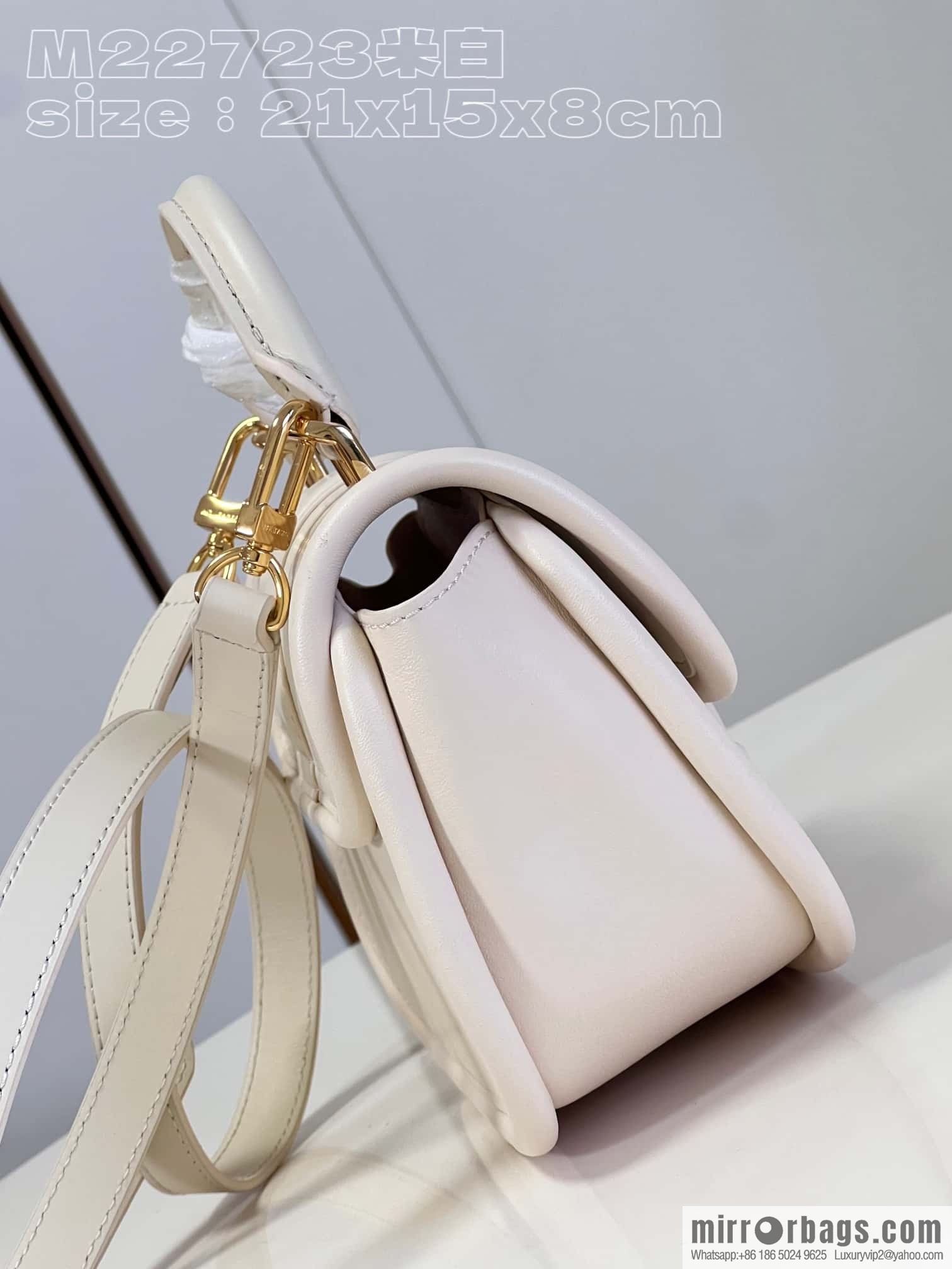 LV M22720 HIDE AND SEEK BAG