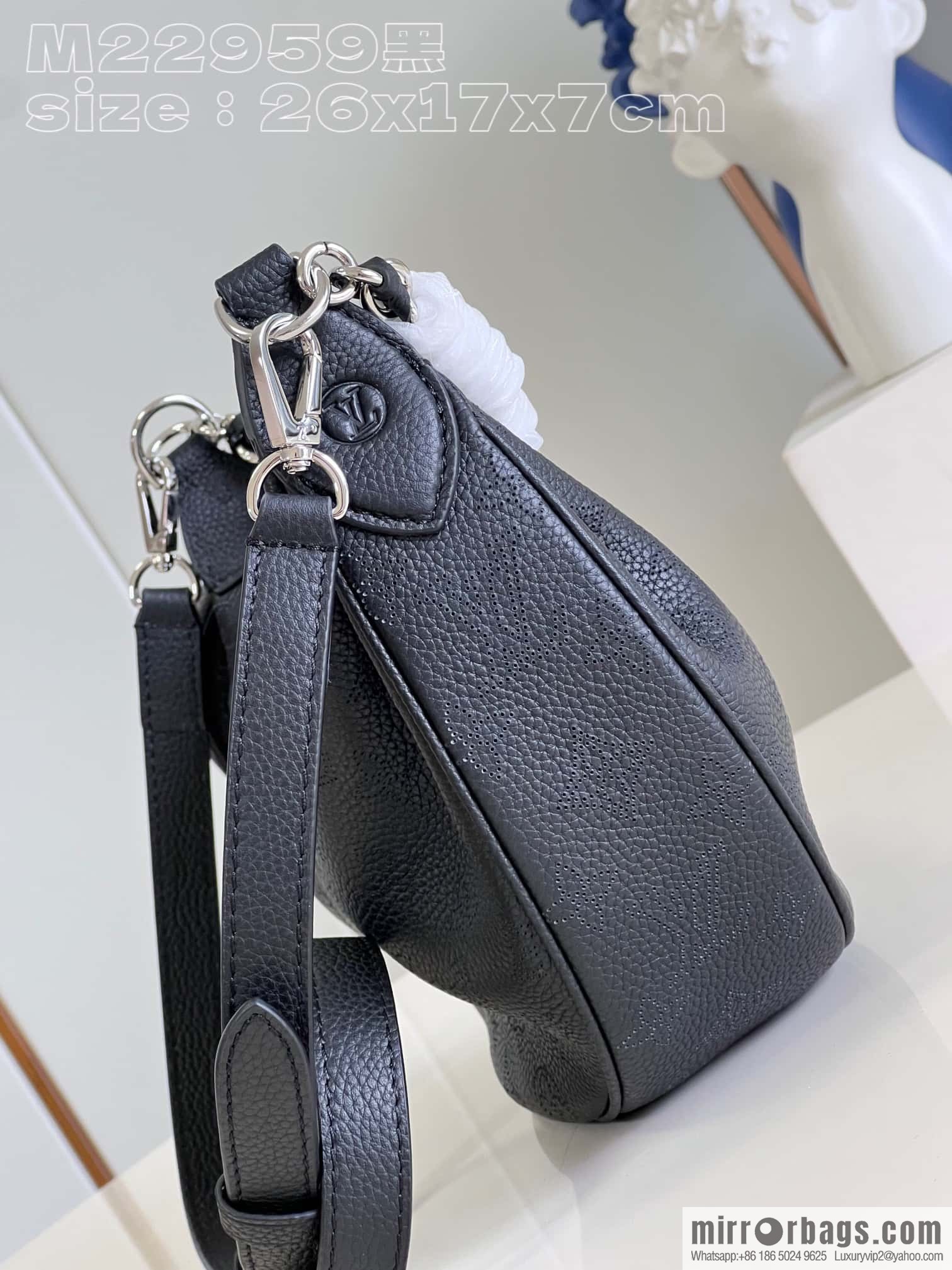 LV M22819 BAIA small handbag