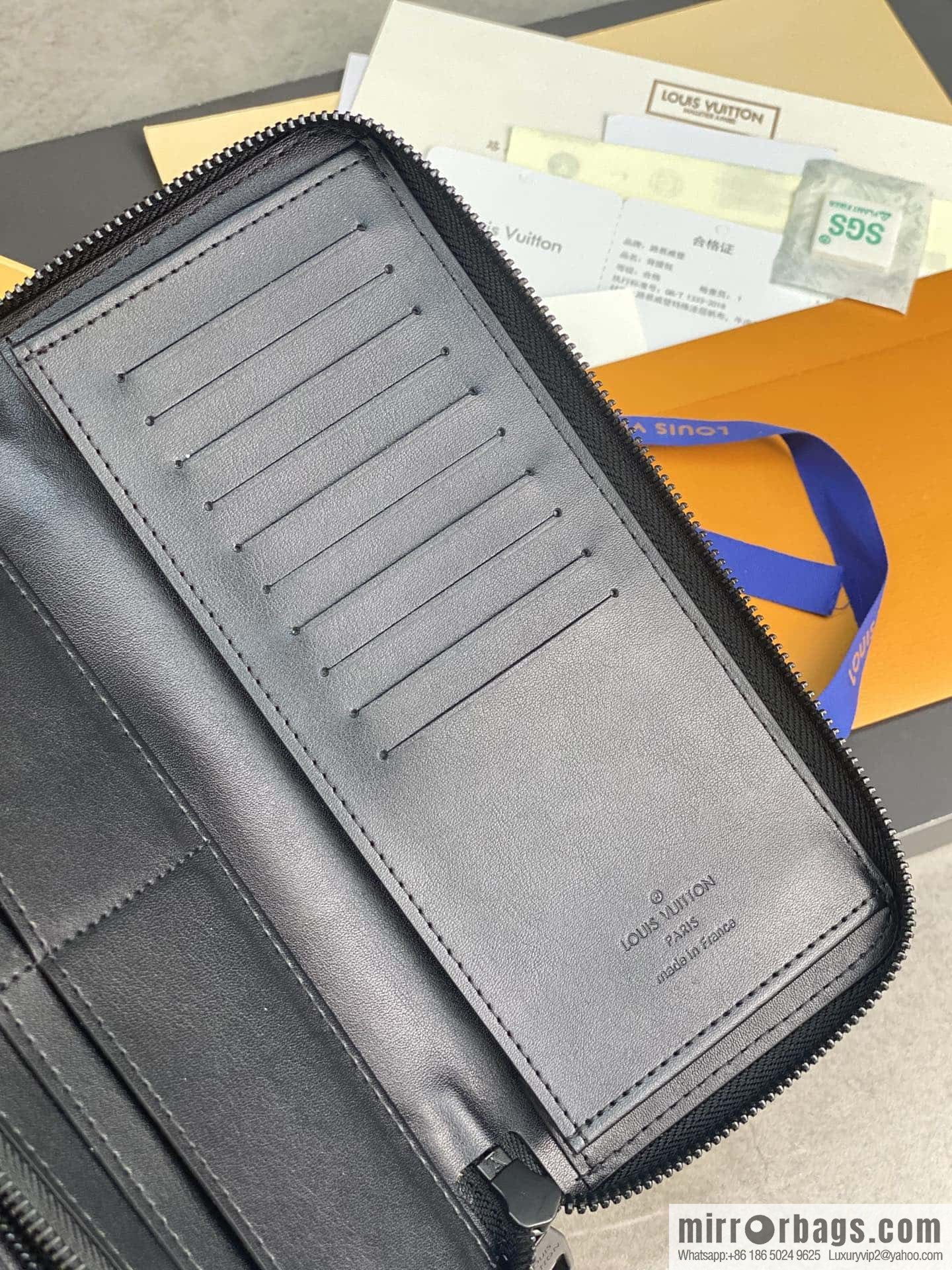 LV M81743 Zippy Wallet