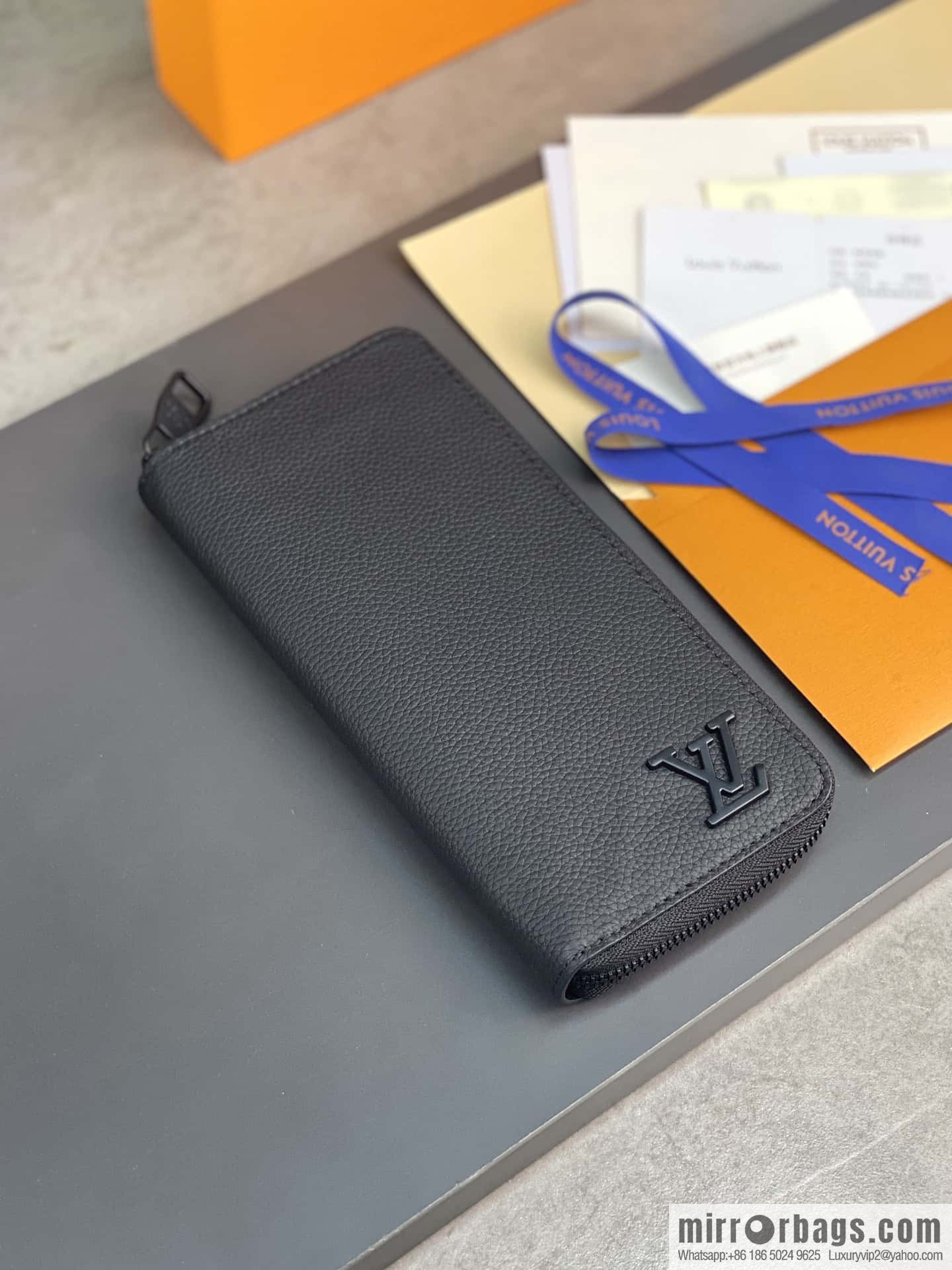 LV M81743 Zippy Wallet