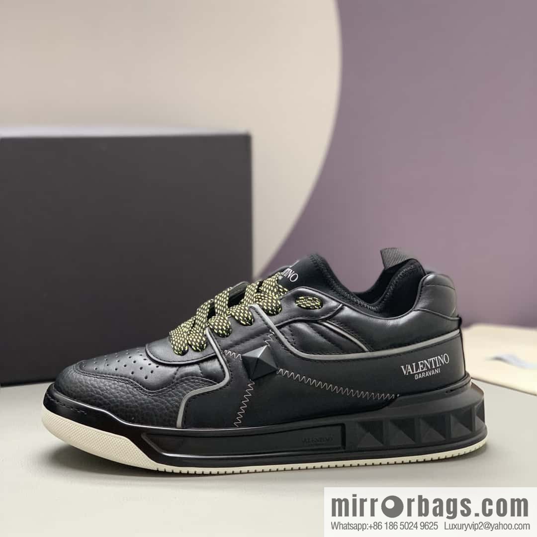 VALENTINO Valentino, cowhide, large rivets VLTN screen-printed logo, couple's low-top sneakers