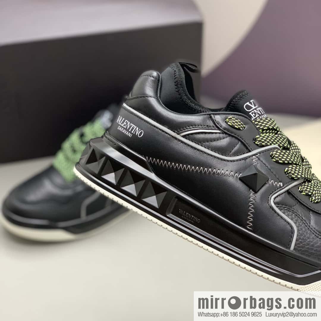 VALENTINO Valentino, cowhide, large rivets VLTN screen-printed logo, couple's low-top sneakers