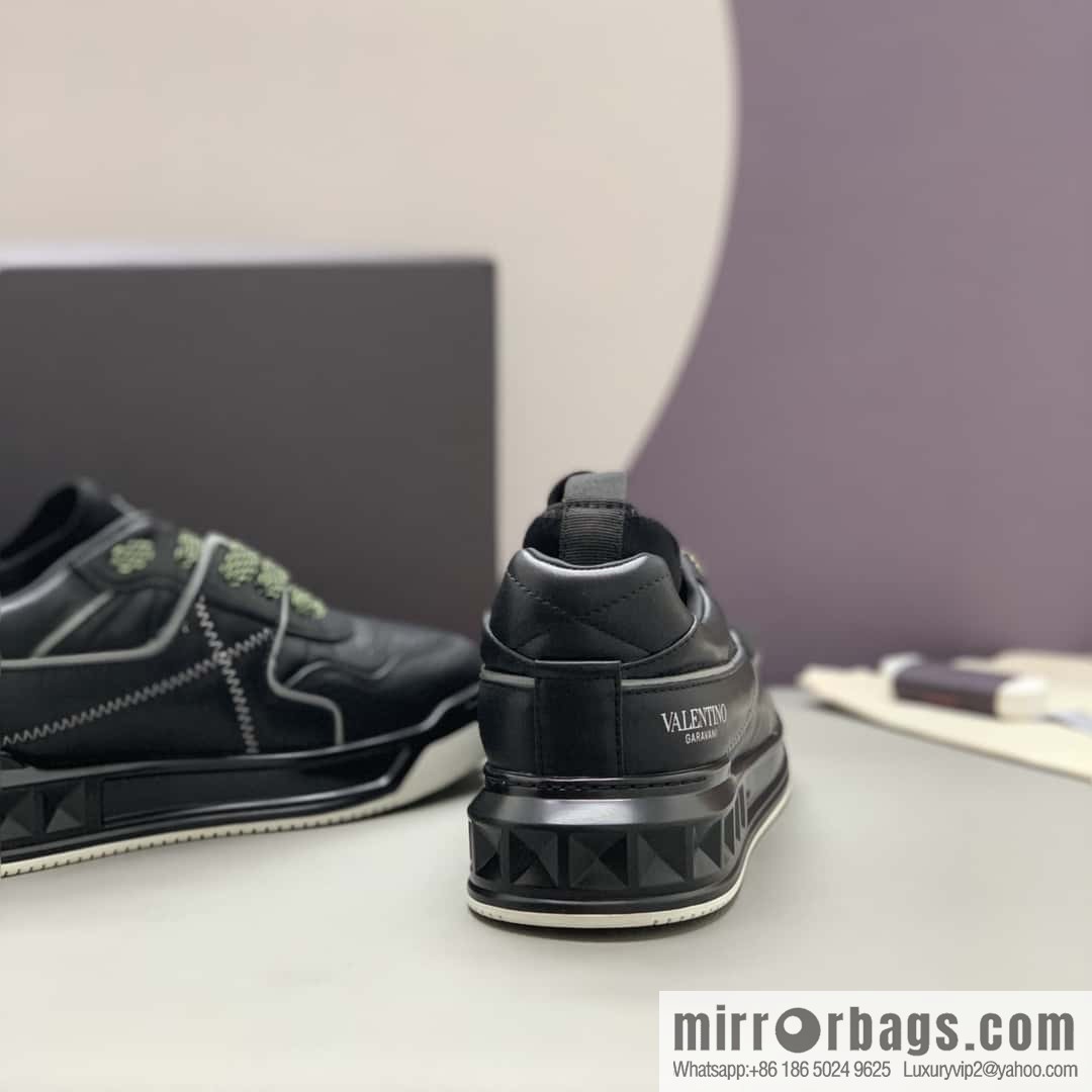 VALENTINO Valentino, cowhide, large rivets VLTN screen-printed logo, couple's low-top sneakers
