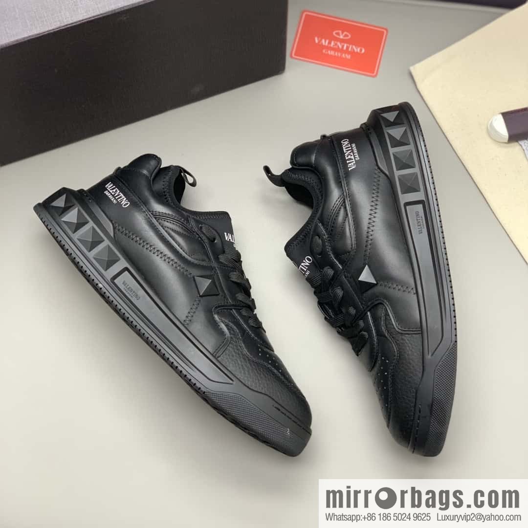 VALENTINO Valentino, cowhide, large rivets VLTN screen-printed logo, couple's low-top sneakers