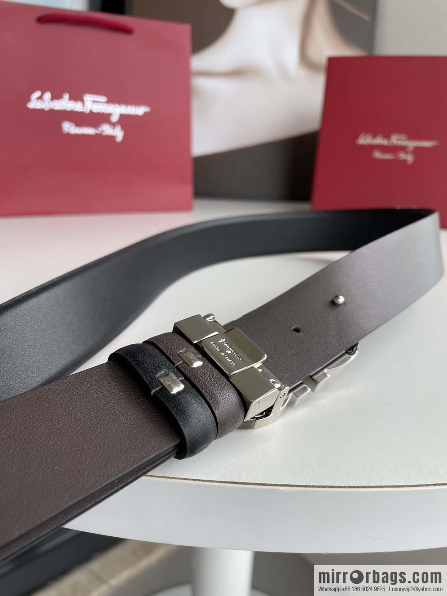 Ferragamo's new 3.5cm Gancio double-circle intercolored edge metal clip buckle, with the first layer of cowhide belt