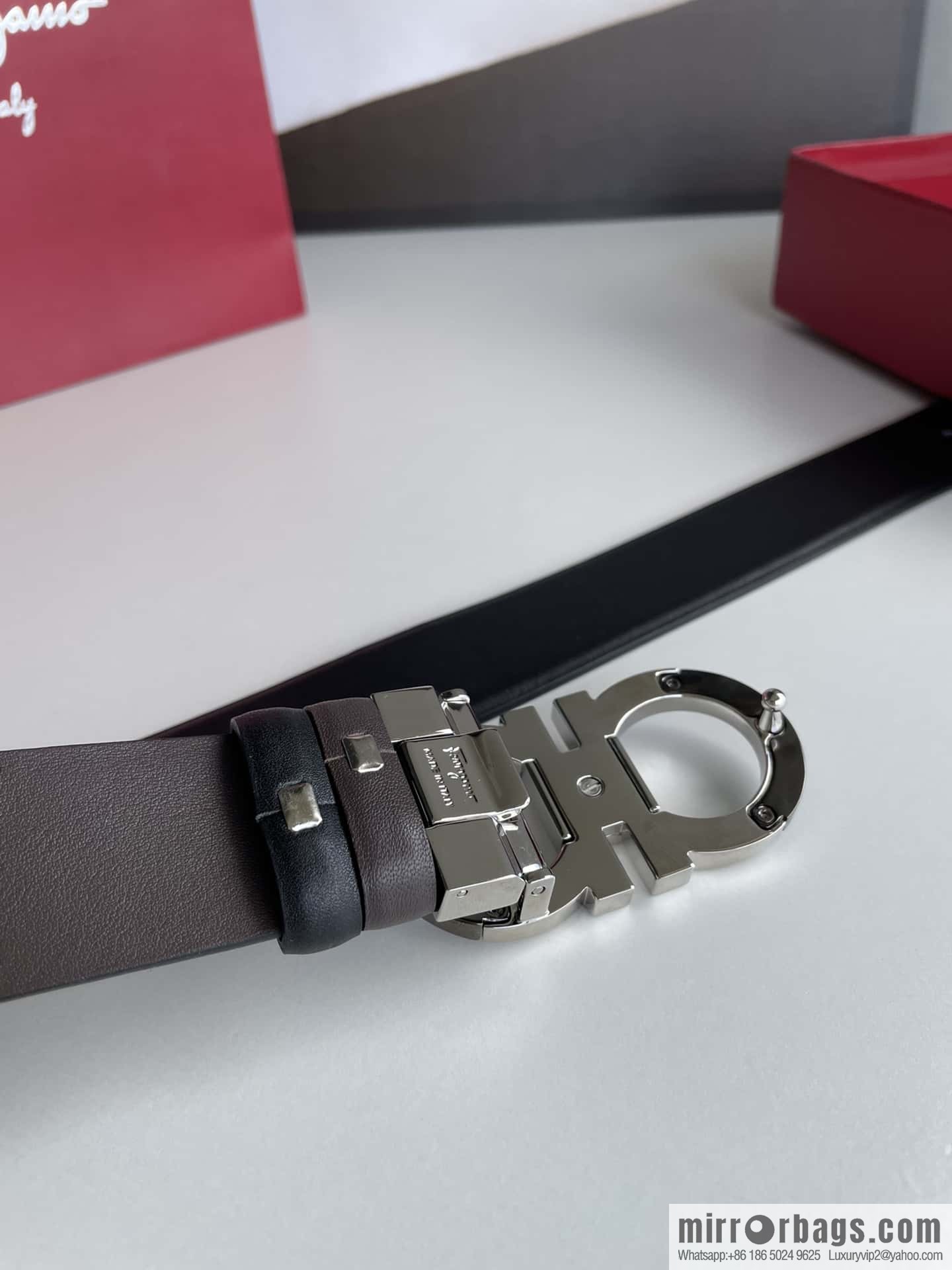 Ferragamo's new 3.5cm Gancio double-circle intercolored edge metal clip buckle, with the first layer of cowhide belt