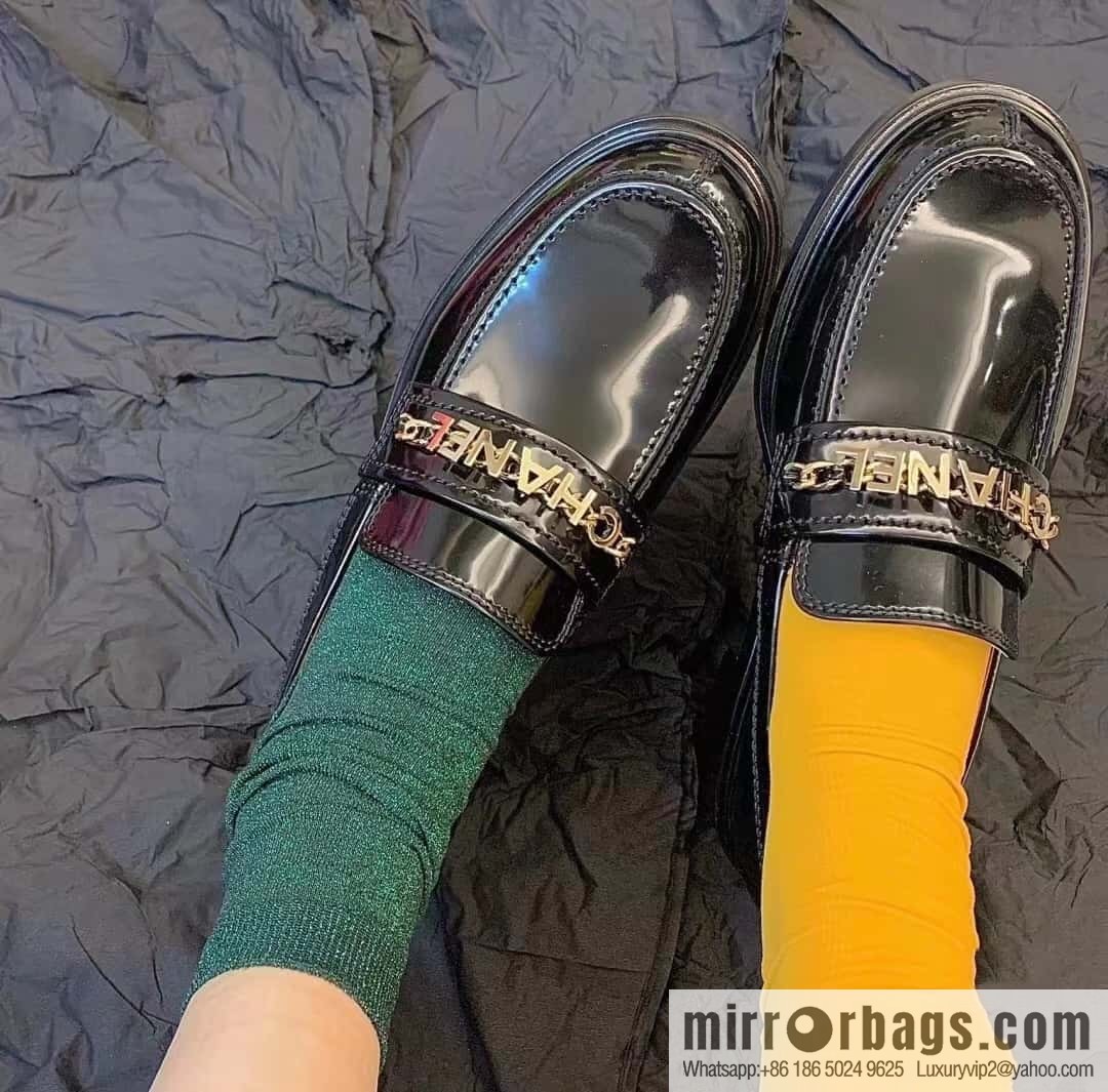 CHANEL Xiaoxiang metal letter chain ⛓ loafers G37430