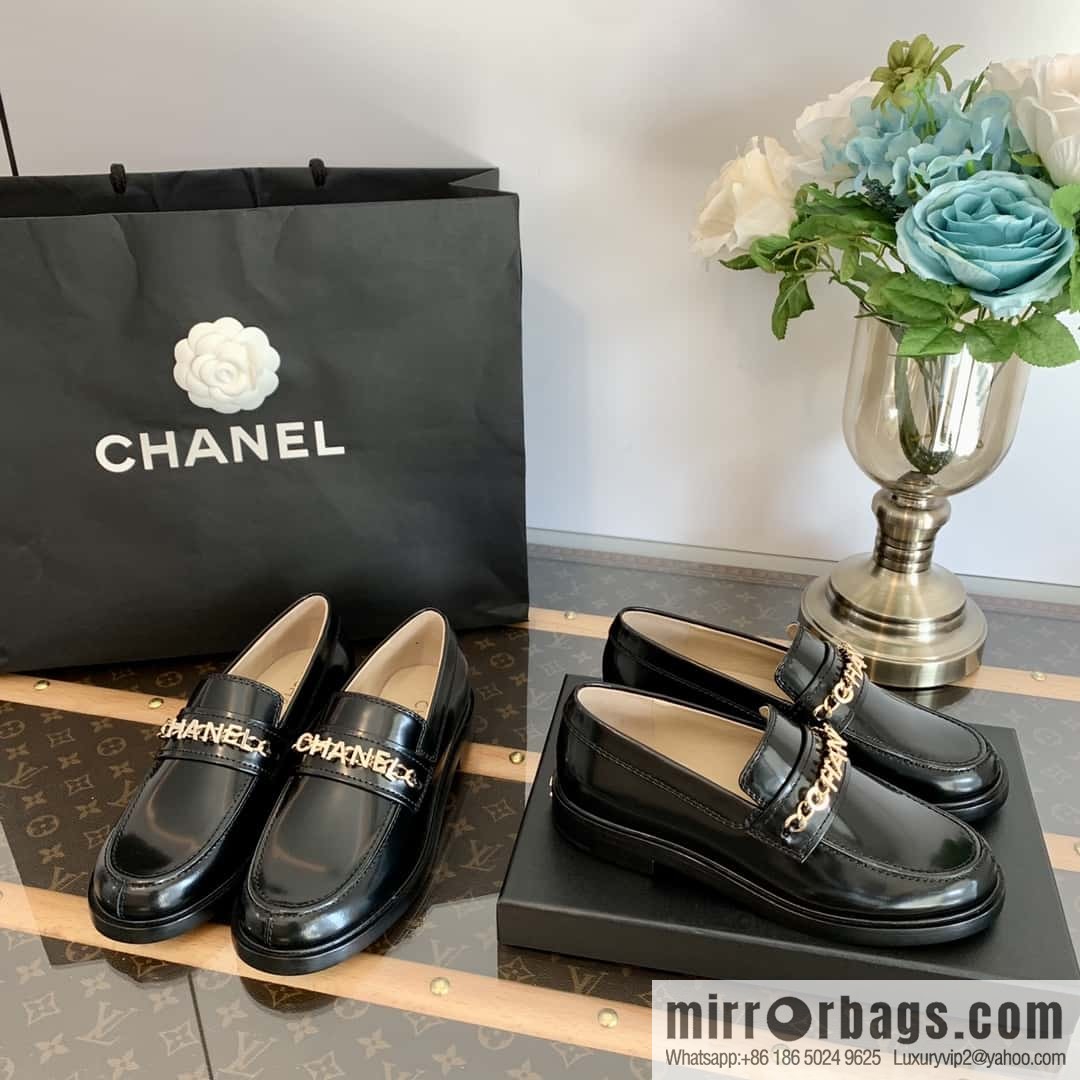CHANEL Xiaoxiang metal letter chain ⛓ loafers G37430