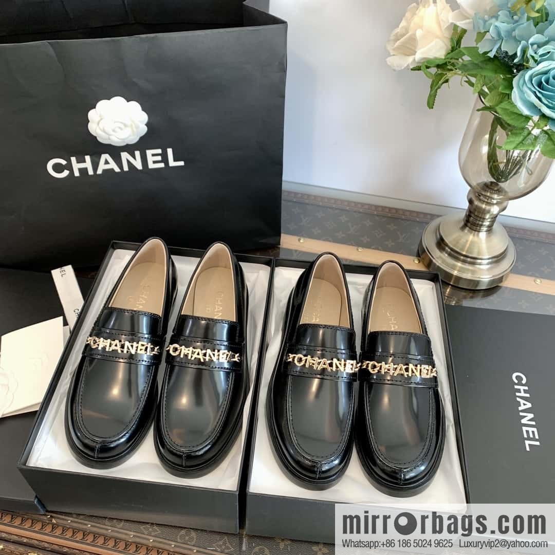 CHANEL Xiaoxiang metal letter chain ⛓ loafers G37430