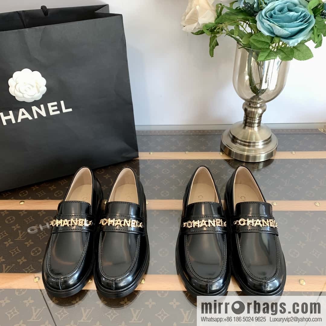 CHANEL Xiaoxiang metal letter chain ⛓ loafers G37430