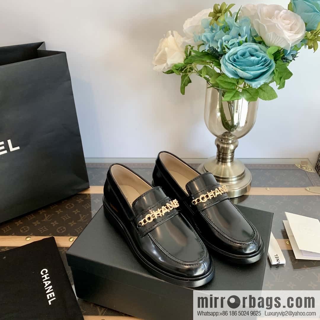 CHANEL Xiaoxiang metal letter chain ⛓ loafers G37430