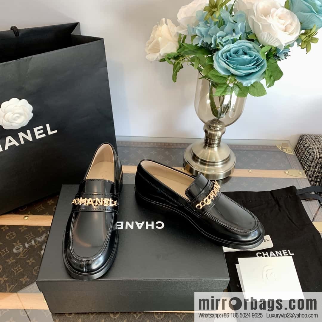 CHANEL Xiaoxiang metal letter chain ⛓ loafers G37430