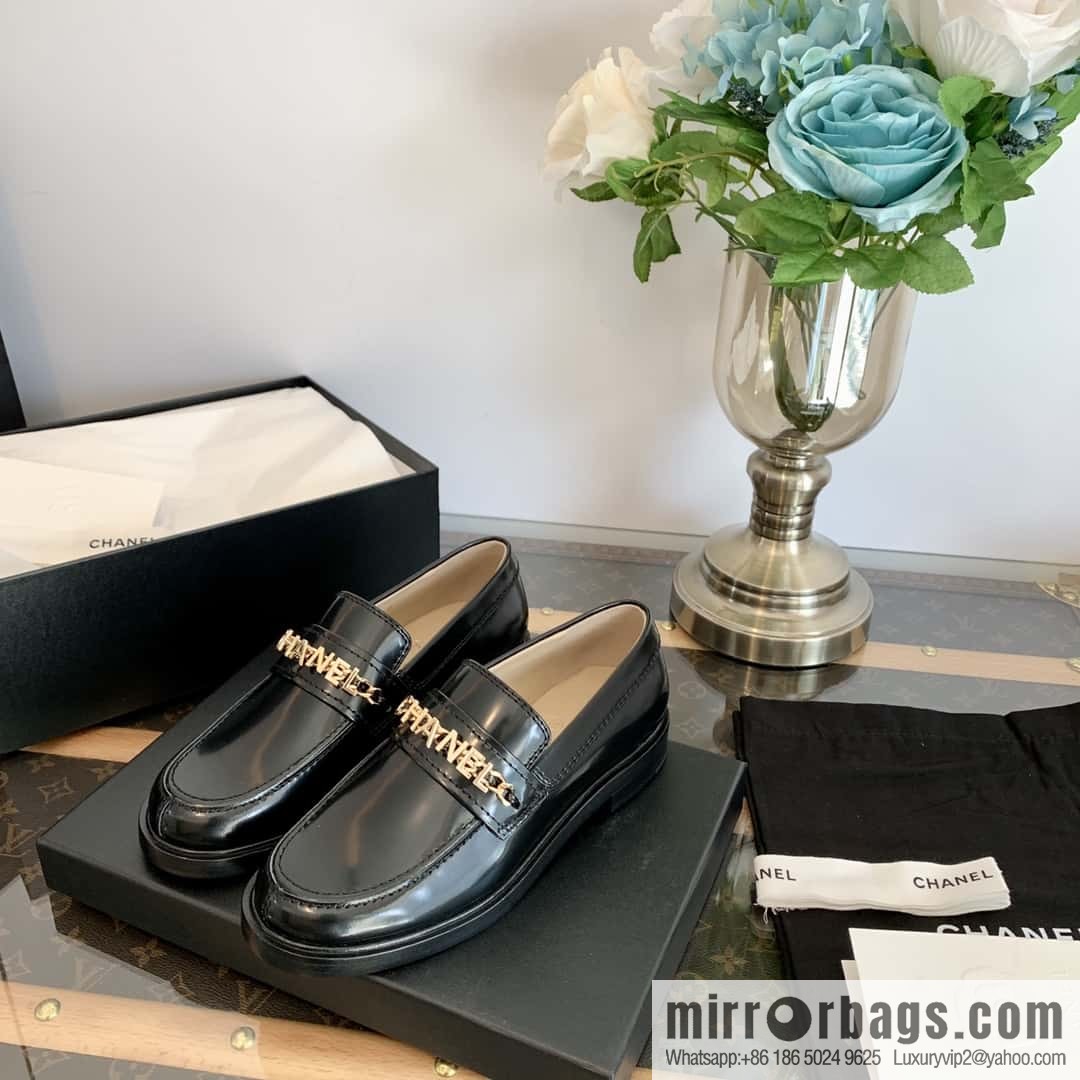 CHANEL Xiaoxiang metal letter chain ⛓ loafers G37430