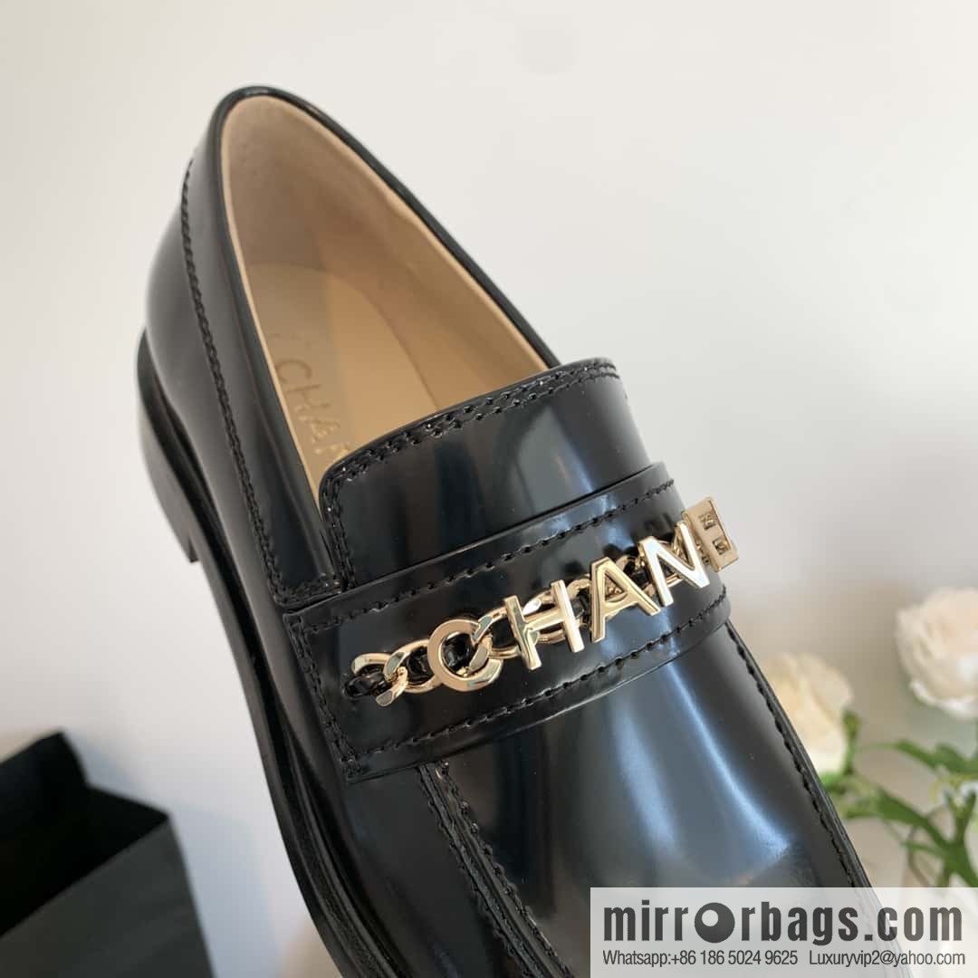 CHANEL Xiaoxiang metal letter chain ⛓ loafers G37430