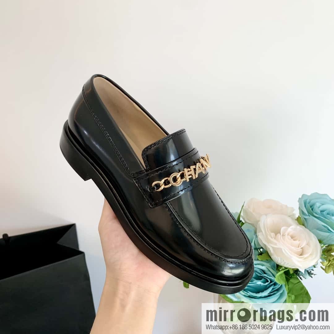 CHANEL Xiaoxiang metal letter chain ⛓ loafers G37430