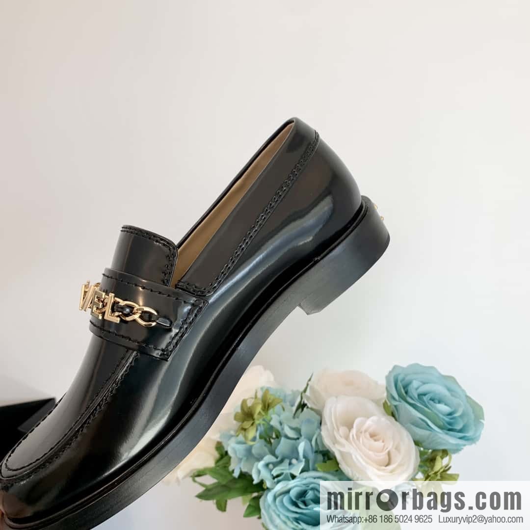 CHANEL Xiaoxiang metal letter chain ⛓ loafers G37430
