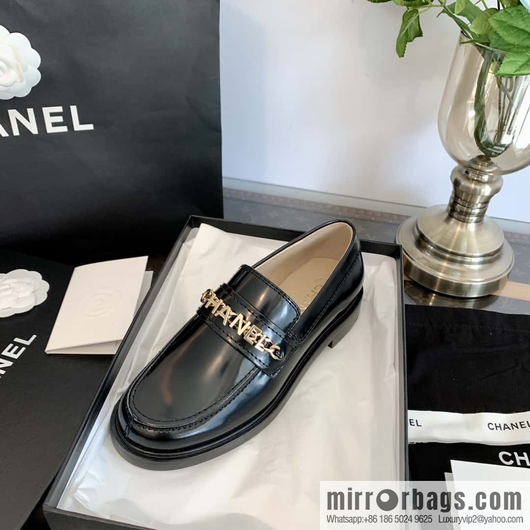 CHANEL Xiaoxiang metal letter chain ⛓ loafers G37430