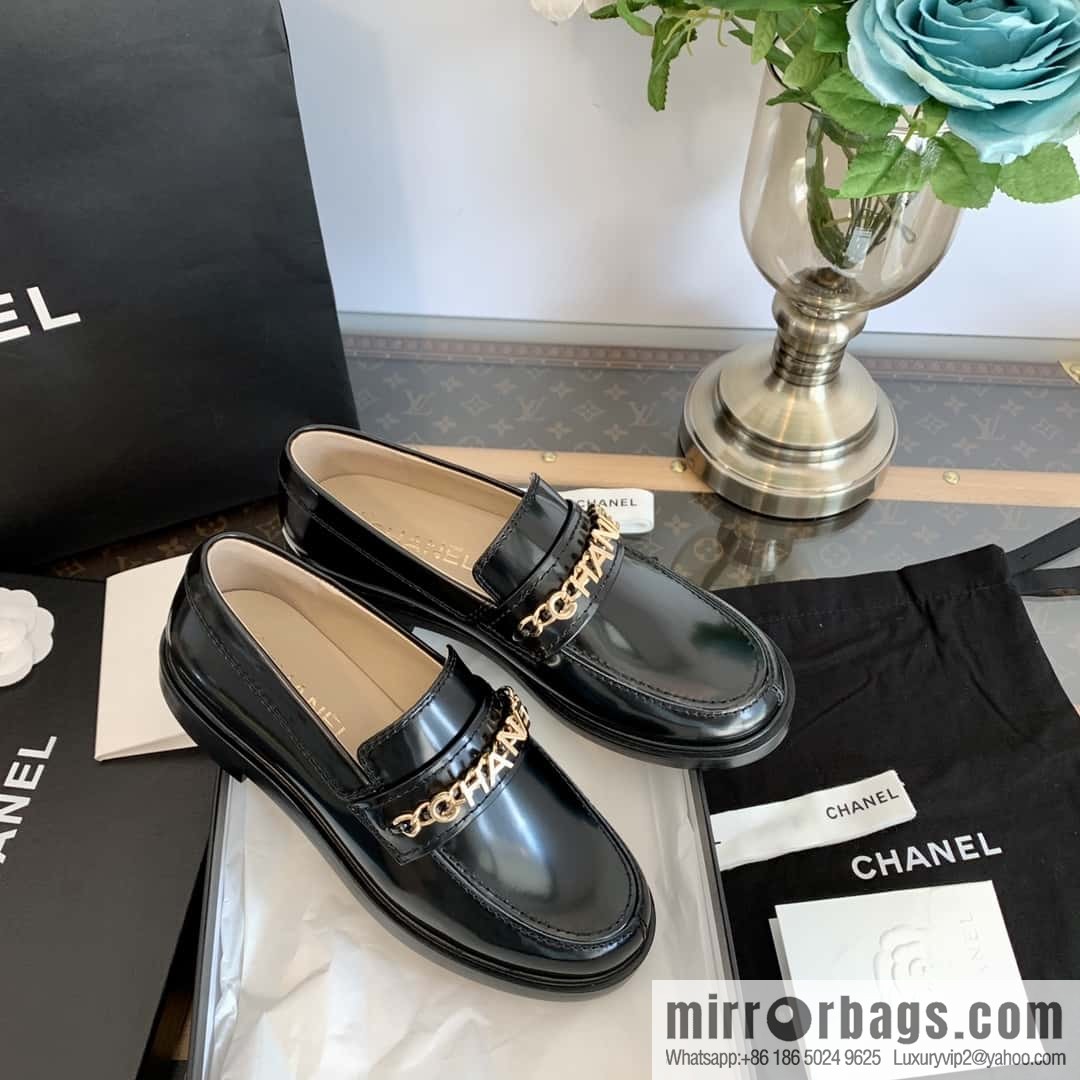 CHANEL Xiaoxiang metal letter chain ⛓ loafers G37430