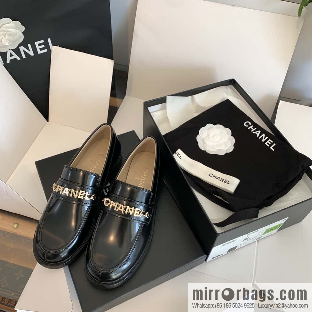 CHANEL Xiaoxiang metal letter chain ⛓ loafers G37430