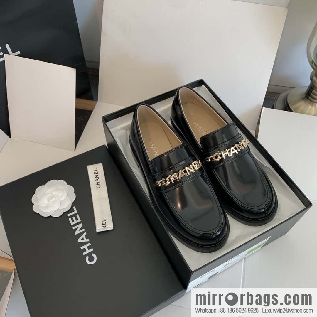 CHANEL Xiaoxiang metal letter chain ⛓ loafers G37430