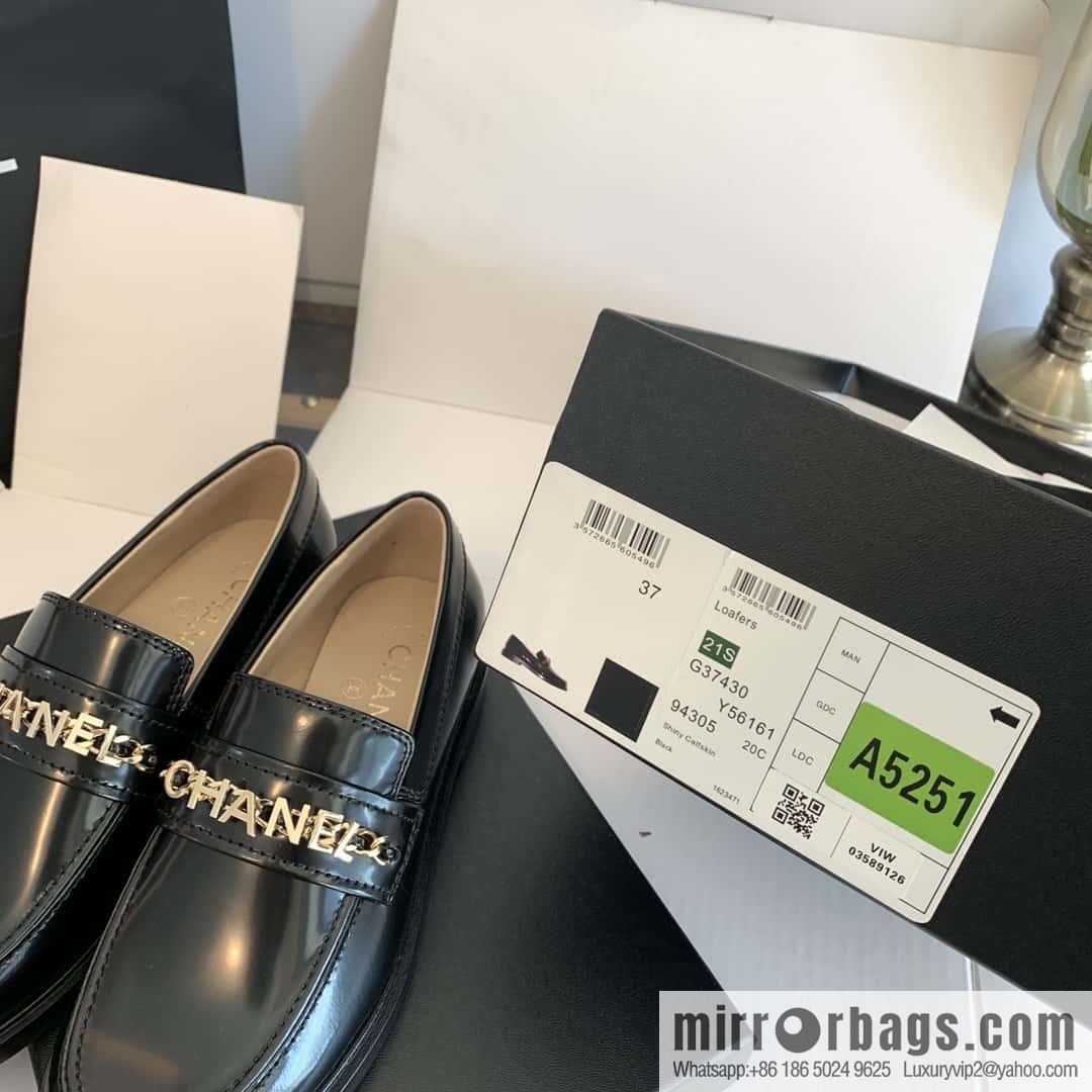 CHANEL Xiaoxiang metal letter chain ⛓ loafers G37430