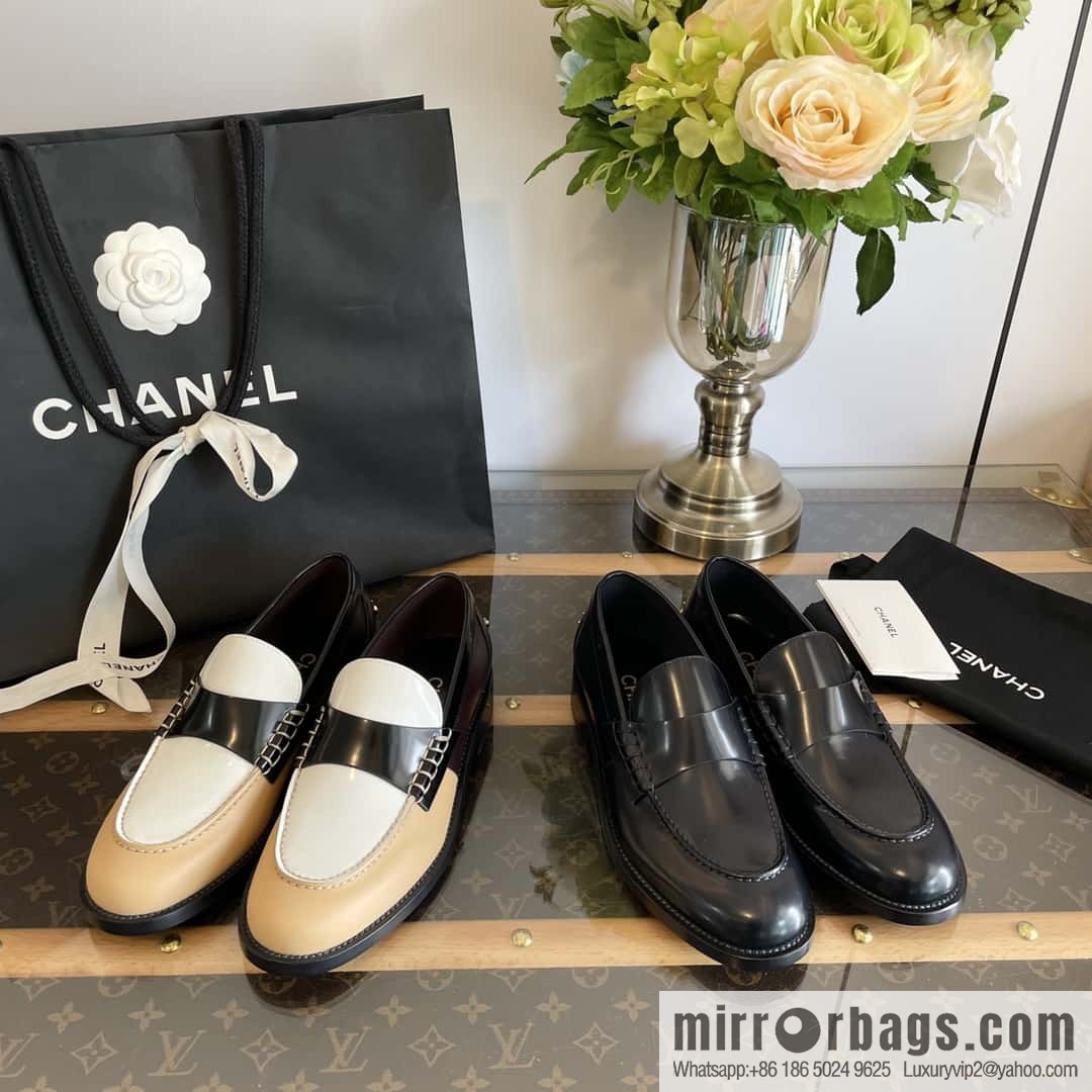 CHANEL Xiaoxiang Metal letter loafers G39190 color matching