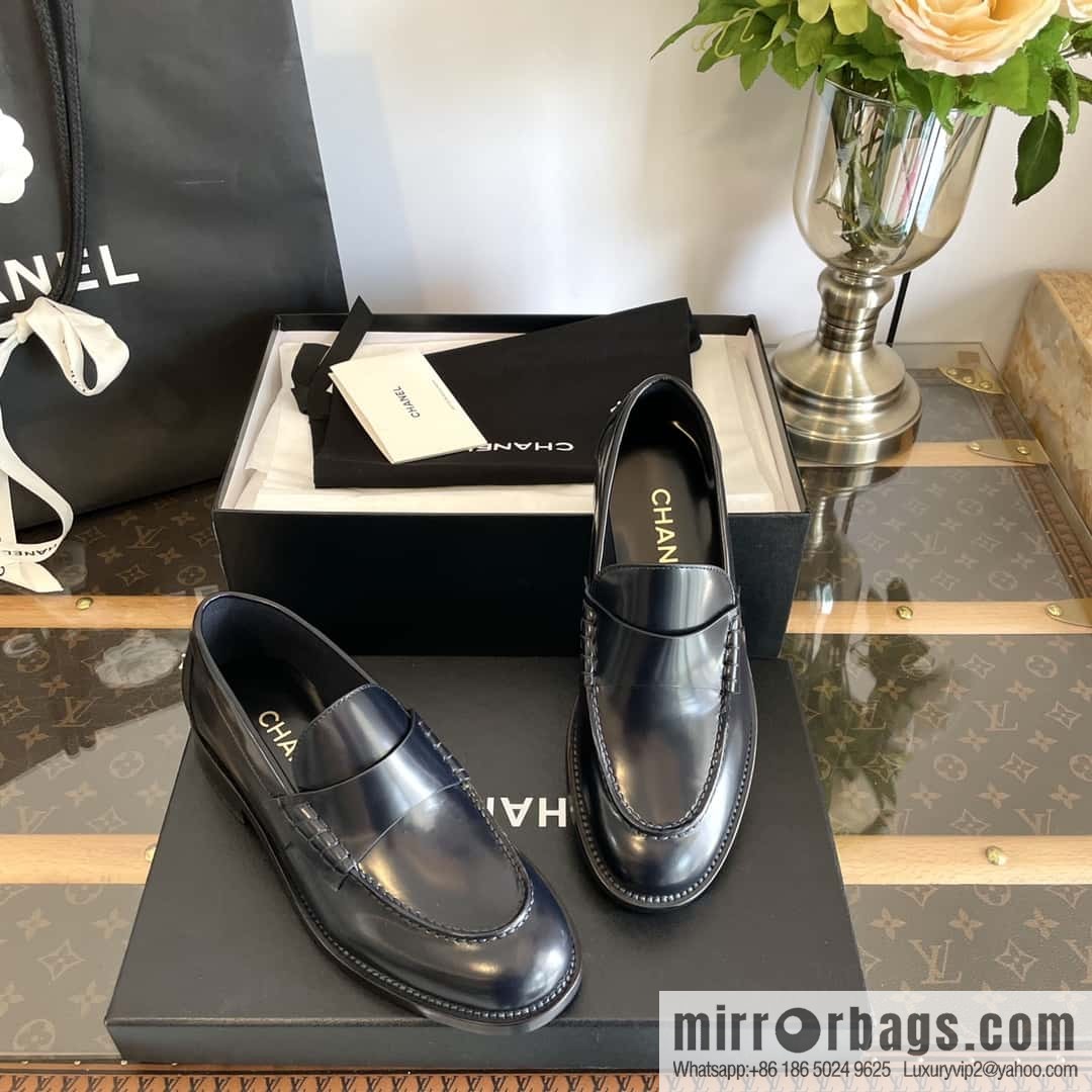 CHANEL Xiaoxiang Metal letter loafers G39190 black