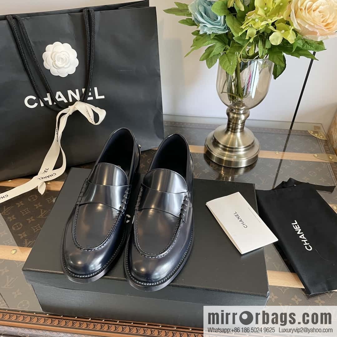 CHANEL Xiaoxiang Metal letter loafers G39190 black