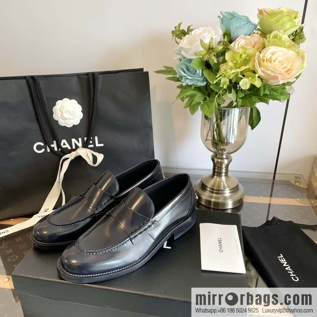 CHANEL Xiaoxiang Metal letter loafers G39190 black