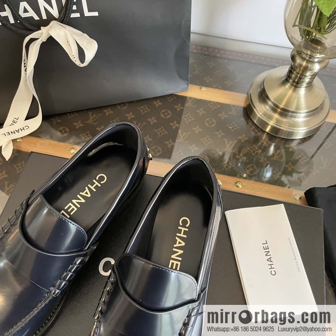 CHANEL Xiaoxiang Metal letter loafers G39190 black