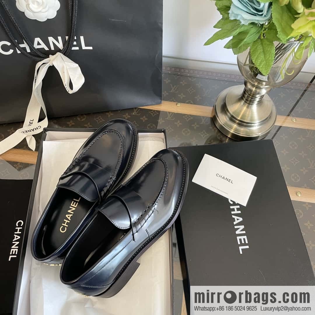 CHANEL Xiaoxiang Metal letter loafers G39190 black