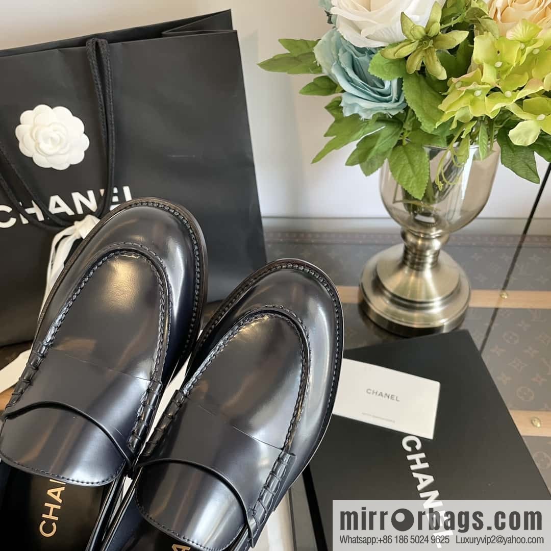 CHANEL Xiaoxiang Metal letter loafers G39190 black
