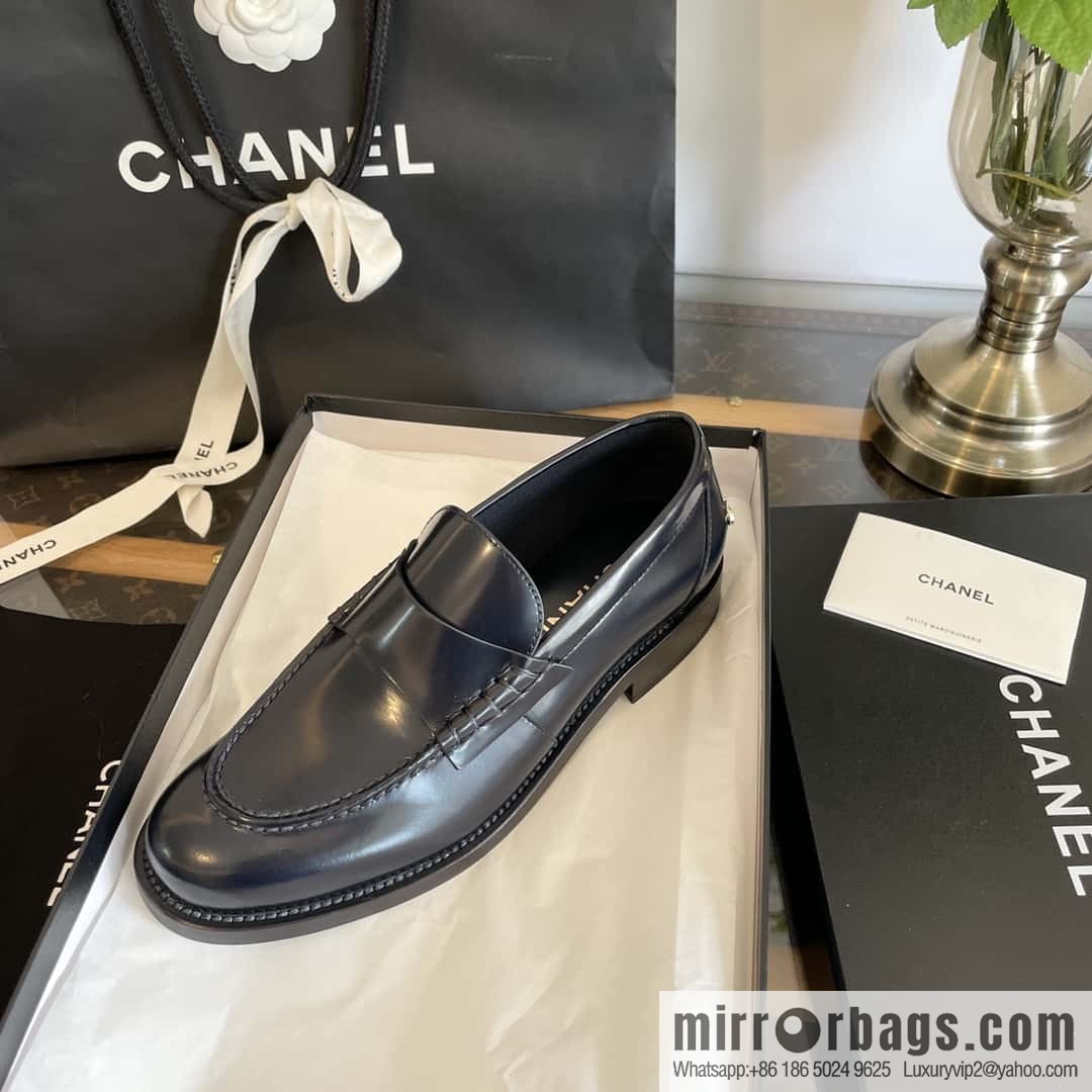 CHANEL Xiaoxiang Metal letter loafers G39190 black