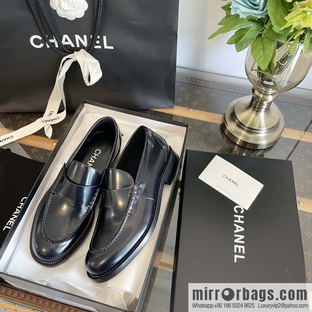CHANEL Xiaoxiang Metal letter loafers G39190 black